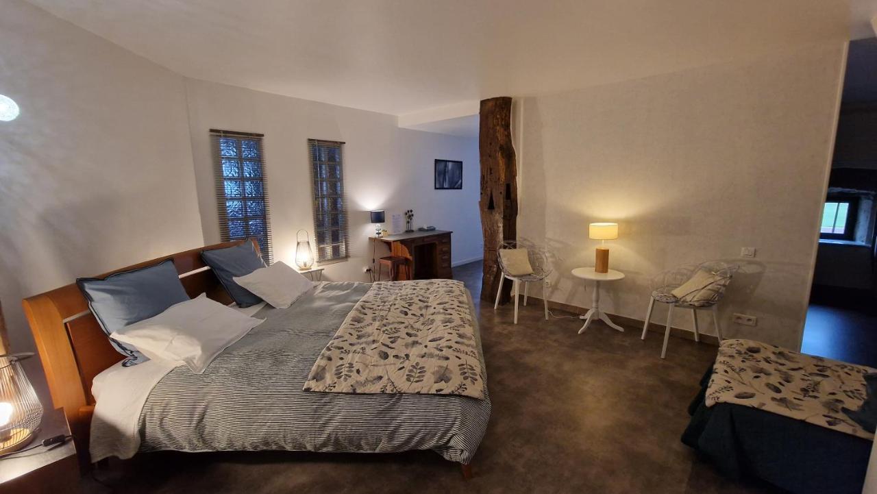 Domaine Le Puits Du Moulin Panzió Comberjon Kültér fotó