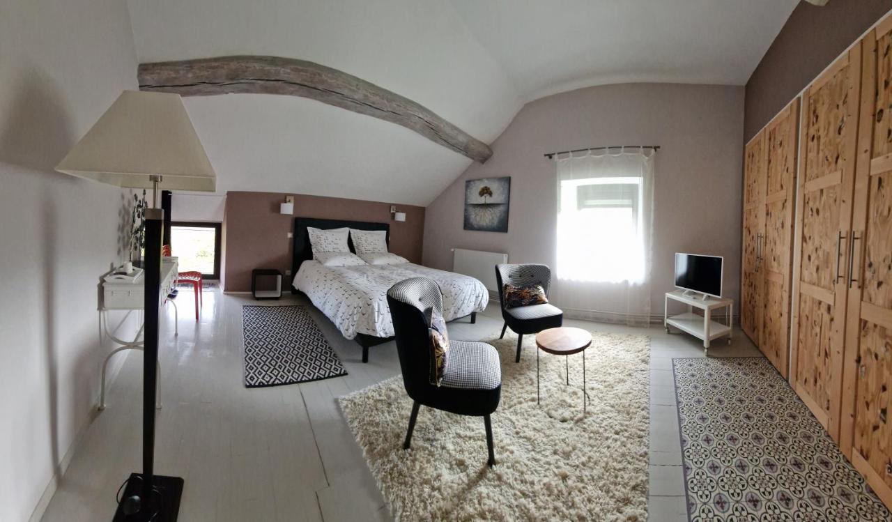 Domaine Le Puits Du Moulin Panzió Comberjon Kültér fotó